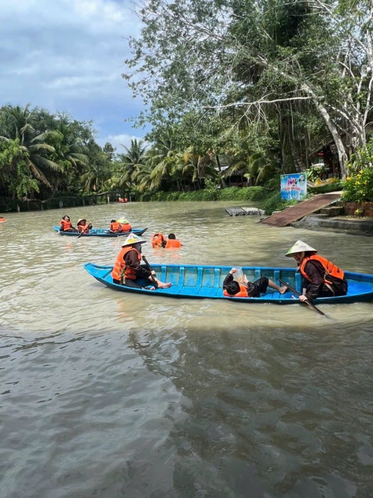 Khách của Homestay Bảo Bình checkin tại KDL Lan Vương