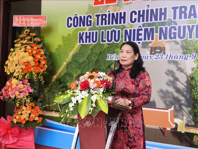 Phó Chủ tịch UBND tỉnh Bến Tre Nguyễn Thị Bé Mười phát biểu tại lễ khởi công. 